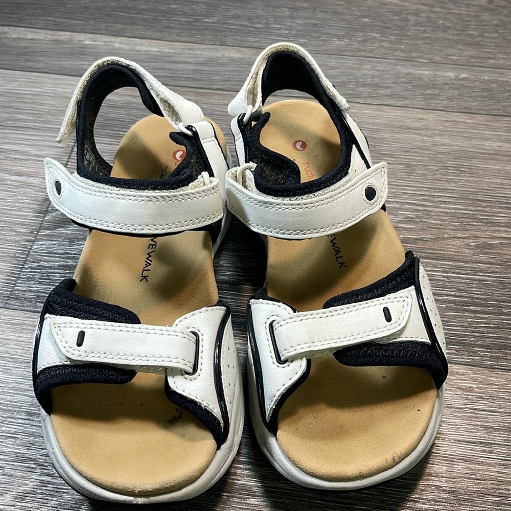 Clarks walking sandals woman’s size 6